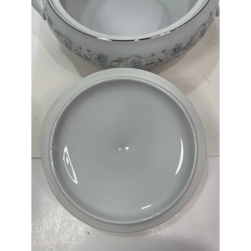 Fine China of Japan English Garden Casserole Covered Serving Dish Excellent